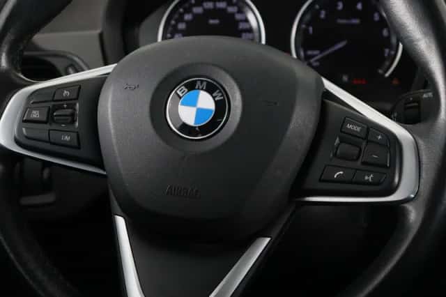BMW X1 (2022) thumbnail 3
