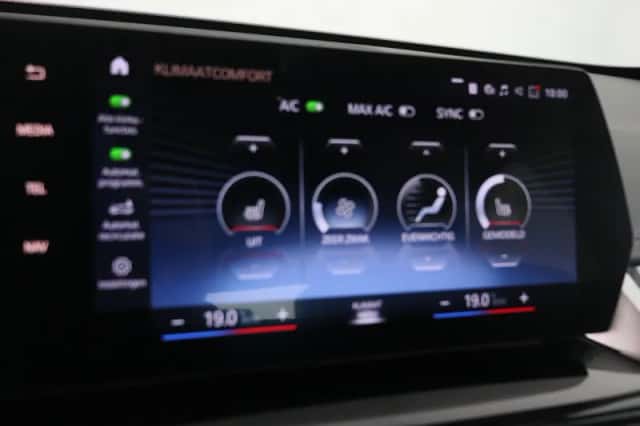 BMW X1 (2022) thumbnail 15
