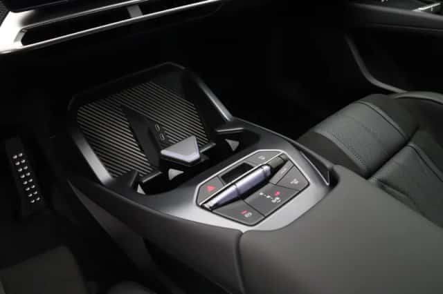 BMW iX3 (2026) thumbnail 15