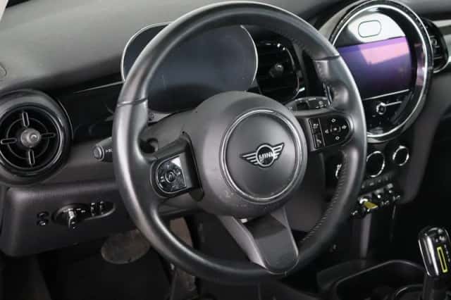MINI Electric (2022) thumbnail 2