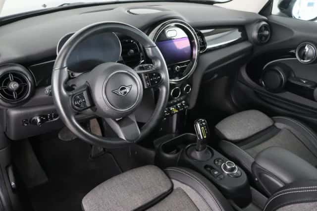 MINI Electric (2022) thumbnail 13