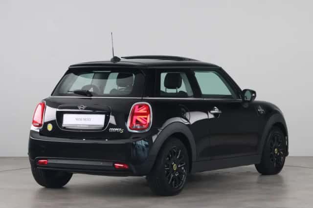 MINI Electric (2022) thumbnail 9