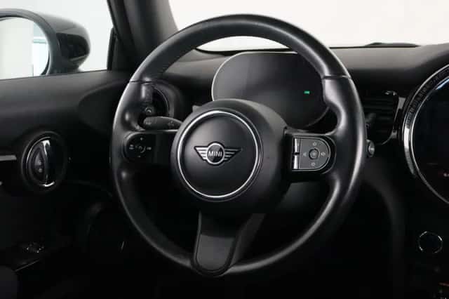 MINI Electric (2021) thumbnail 2