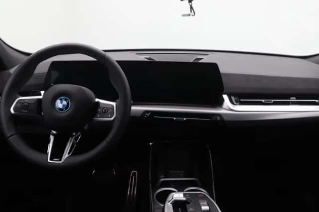 BMW iX2 (2026) thumbnail 15