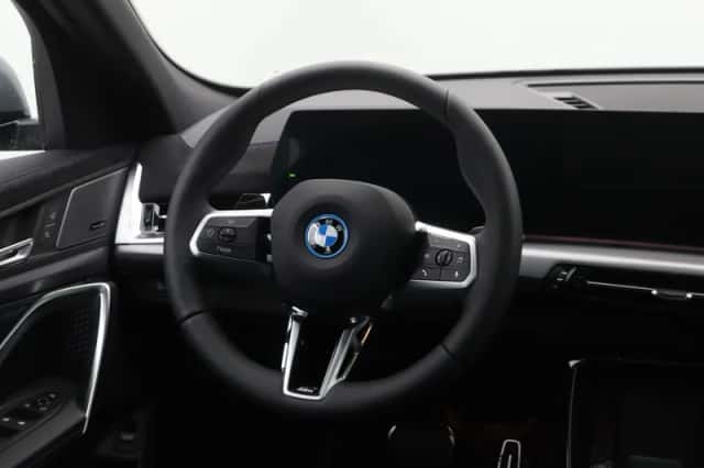 BMW iX2 (2026) thumbnail 16