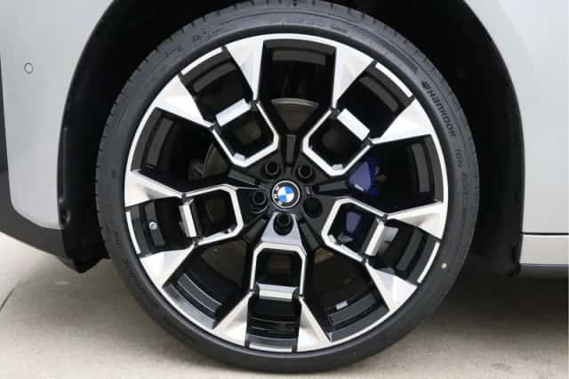 BMW iX3 (2026) thumbnail 9