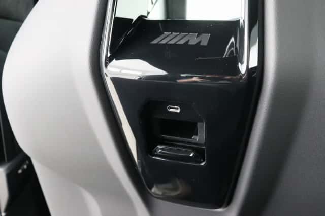 BMW M5 (2026) thumbnail 33