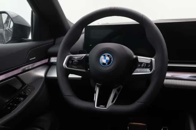 BMW i5 (2026) thumbnail 16