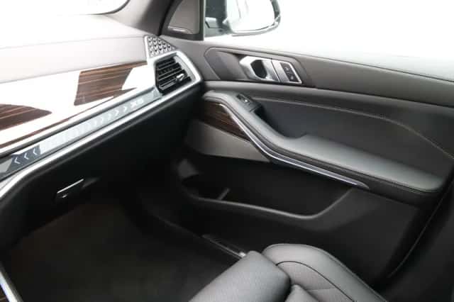 BMW X5 (2025) thumbnail 16