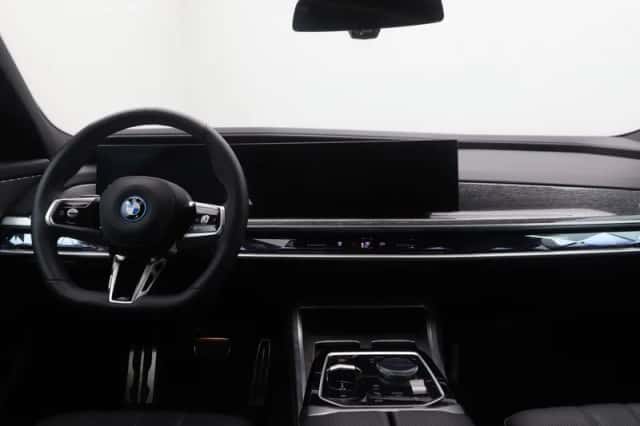 BMW i7 (2025) thumbnail 13