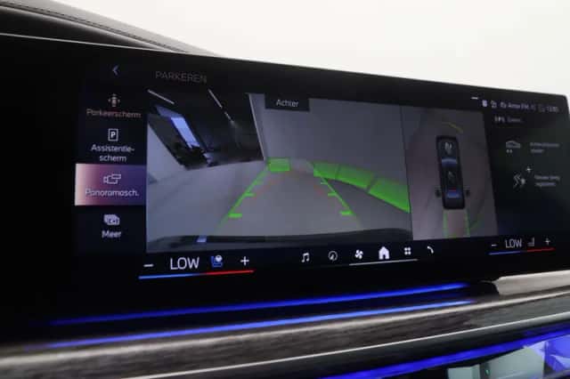 BMW i7 (2025) thumbnail 24