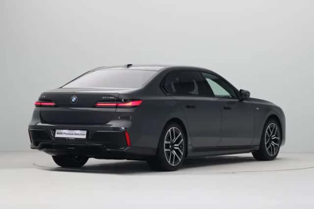 BMW i7 (2025) thumbnail 9