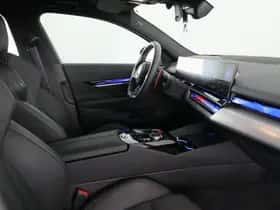 BMW M5 (2025) thumbnail 16