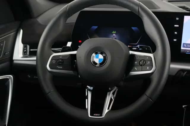 BMW X1 (2025) thumbnail 2