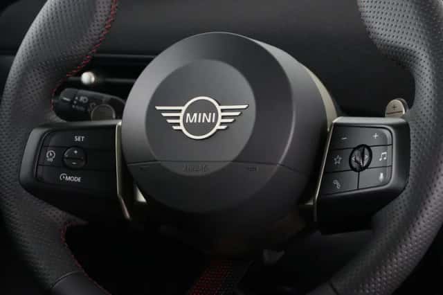 MINI Cabrio (2026) thumbnail 38