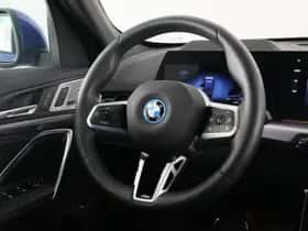BMW iX1 (2025) thumbnail 2