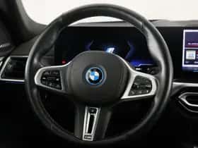 BMW i4 (2024) thumbnail 2