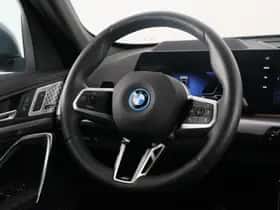 BMW iX1 (2025) thumbnail 2