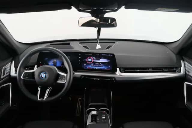 BMW iX1 (2025) thumbnail 15