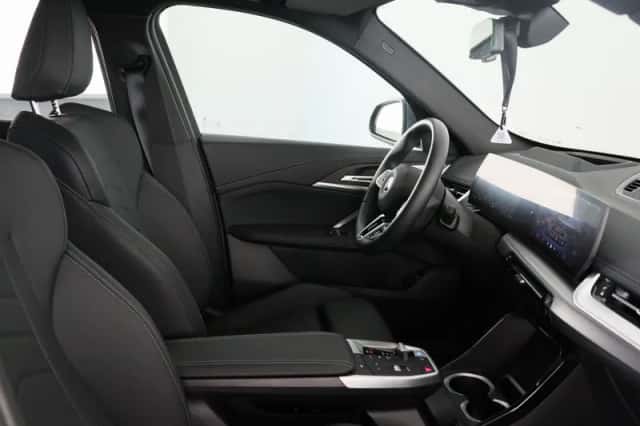 BMW iX1 (2025) thumbnail 16