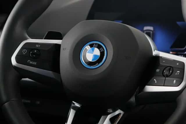 BMW iX1 (2025) thumbnail 3