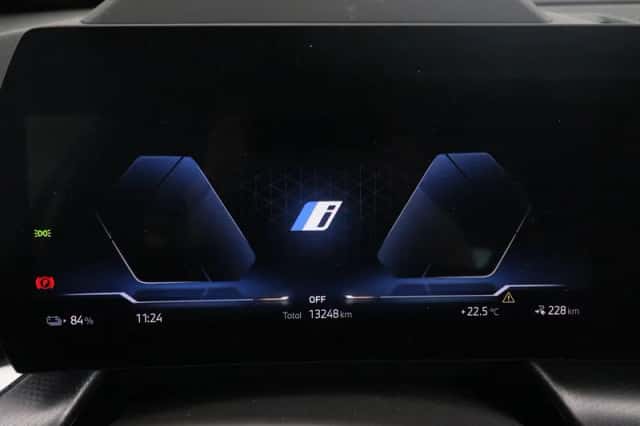BMW iX1 (2025) thumbnail 4