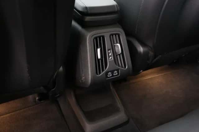 BMW iX1 (2025) thumbnail 32
