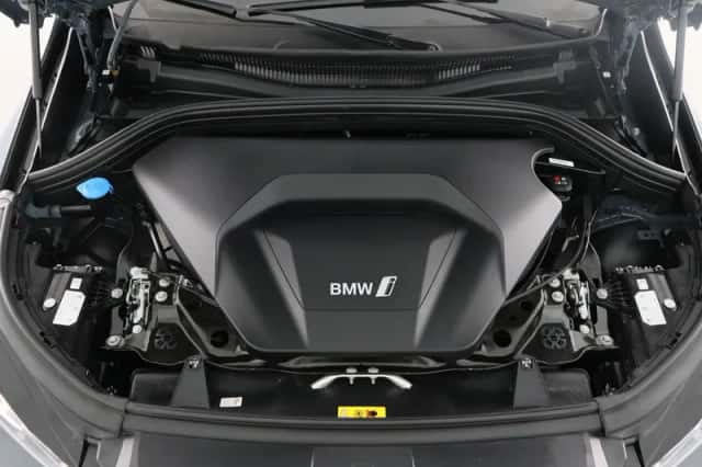 BMW iX1 (2025) thumbnail 5
