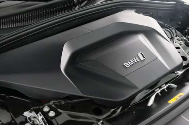 BMW iX1 (2025) thumbnail 6