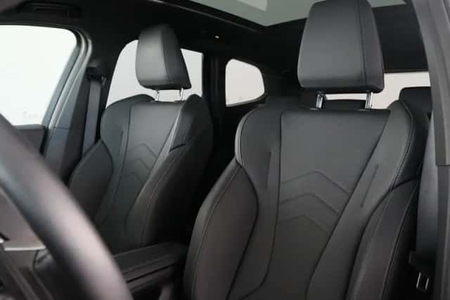BMW iX1 (2025) thumbnail 7