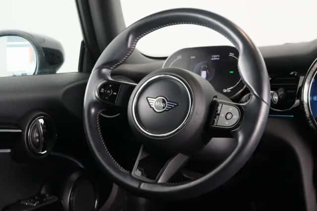 MINI Electric (2021) thumbnail 2