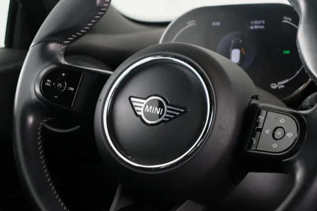 MINI Electric (2021) thumbnail 3