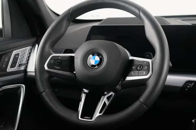 BMW X1 (2025) thumbnail 2
