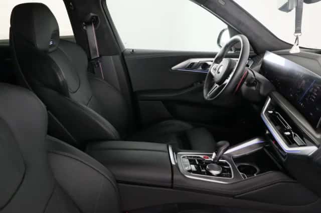 BMW XM (2025) thumbnail 16
