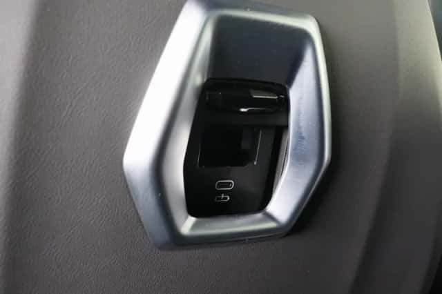BMW XM (2025) thumbnail 37
