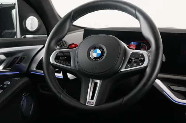 BMW XM (2025) thumbnail 2