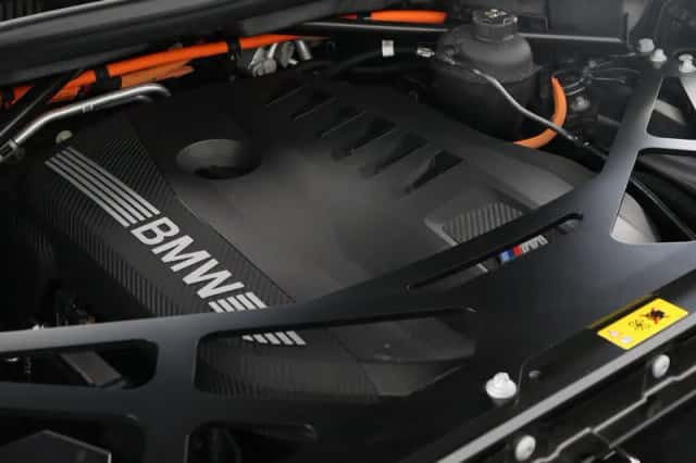 BMW XM (2025) thumbnail 6