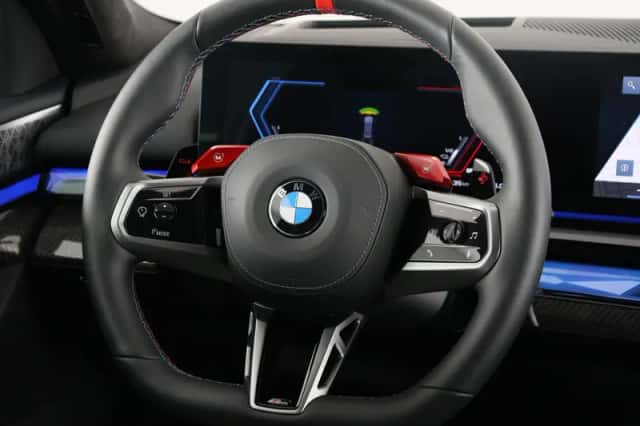 BMW M5 (2025) thumbnail 2