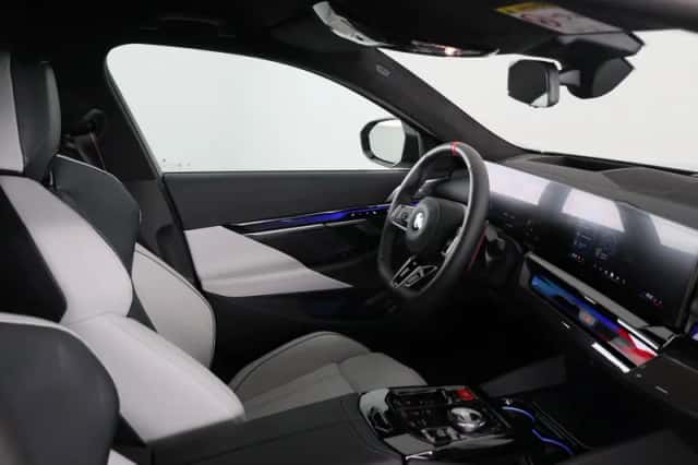 BMW M5 (2025) thumbnail 16