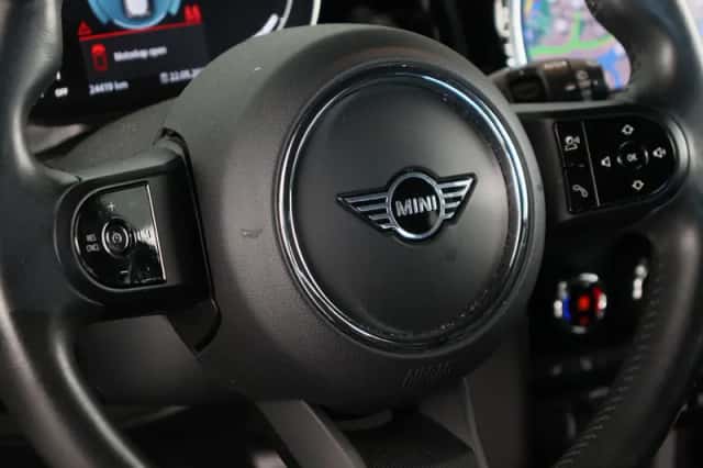 MINI Electric (2024) thumbnail 3