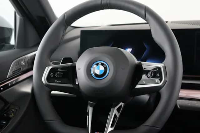 BMW i5 (2025) thumbnail 2