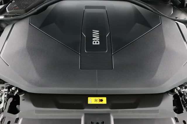 BMW i5 (2025) thumbnail 3