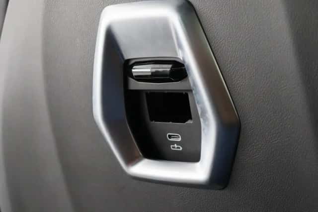 BMW XM (2023) thumbnail 37