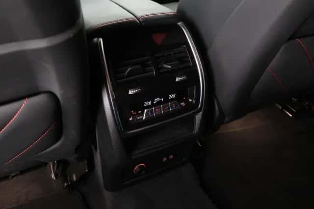 BMW XM (2023) thumbnail 38