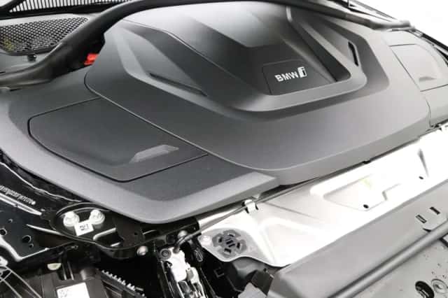 BMW i4 (2026) thumbnail 4