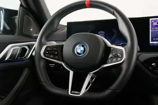 BMW i4 (2025) thumbnail 2