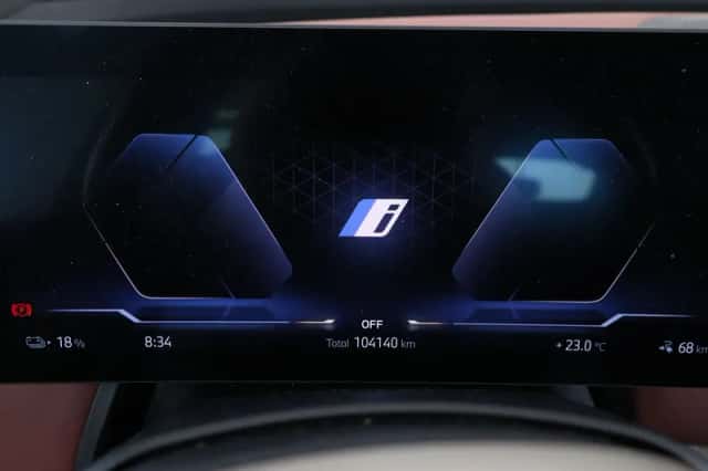 BMW iX (2021) thumbnail 4