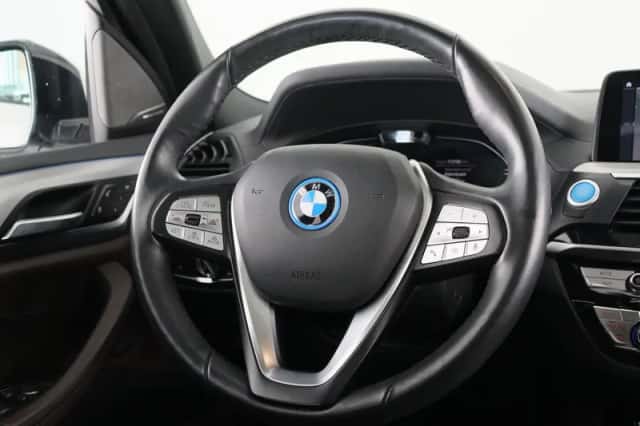 BMW iX3 (2021) thumbnail 2