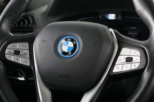BMW iX3 (2021) thumbnail 3