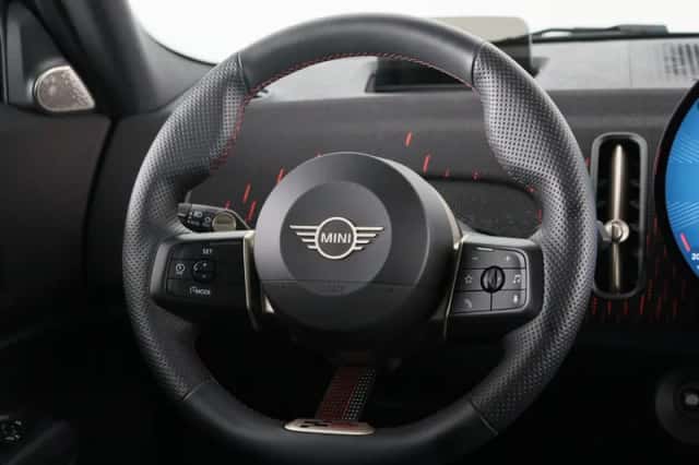 MINI Countryman (2024) thumbnail 2
